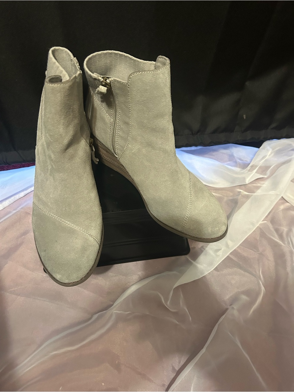 Tom’s suede ladies ankle boots size 9